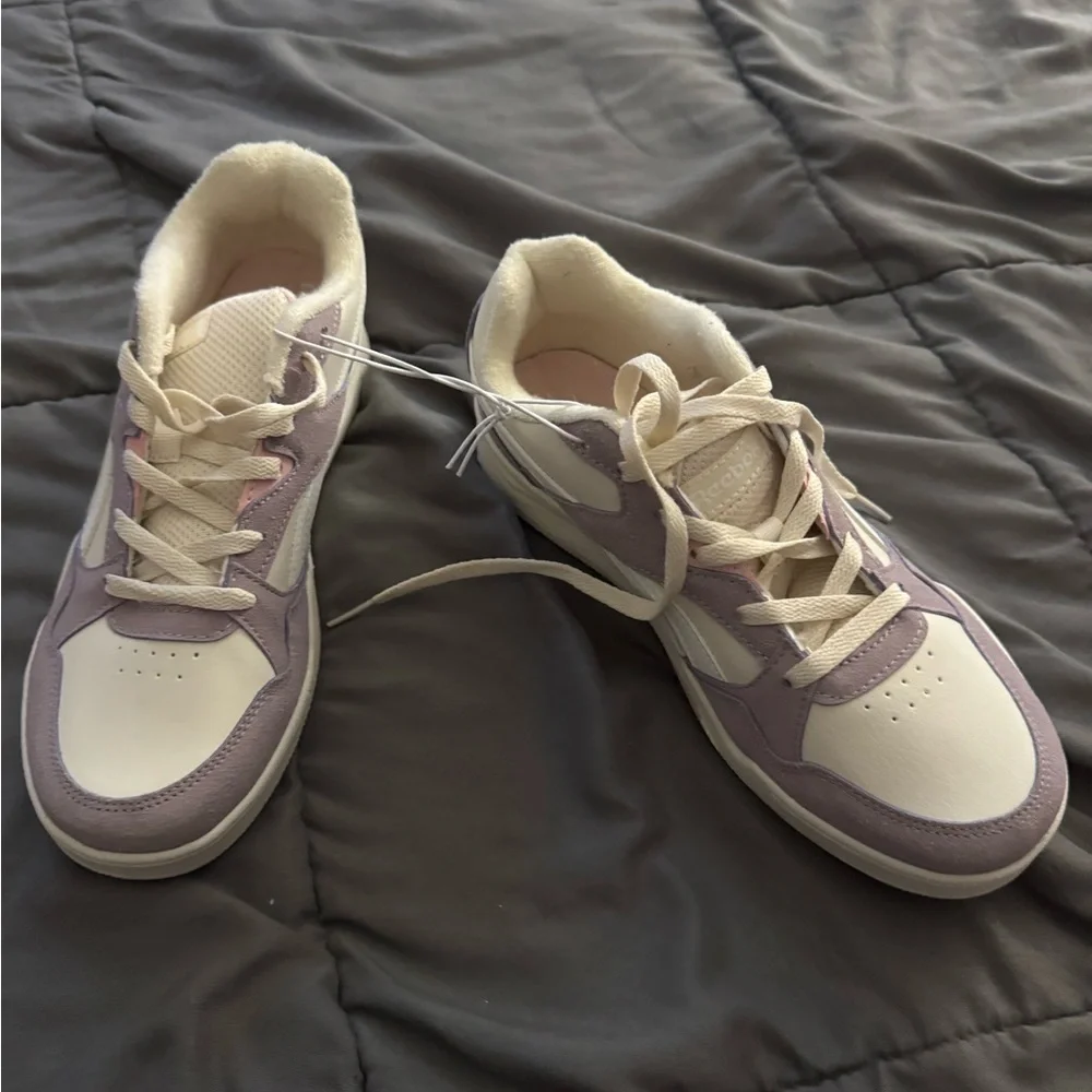 Reebok Girls Lavender and Cream Sneakers - Picture 4 of 10